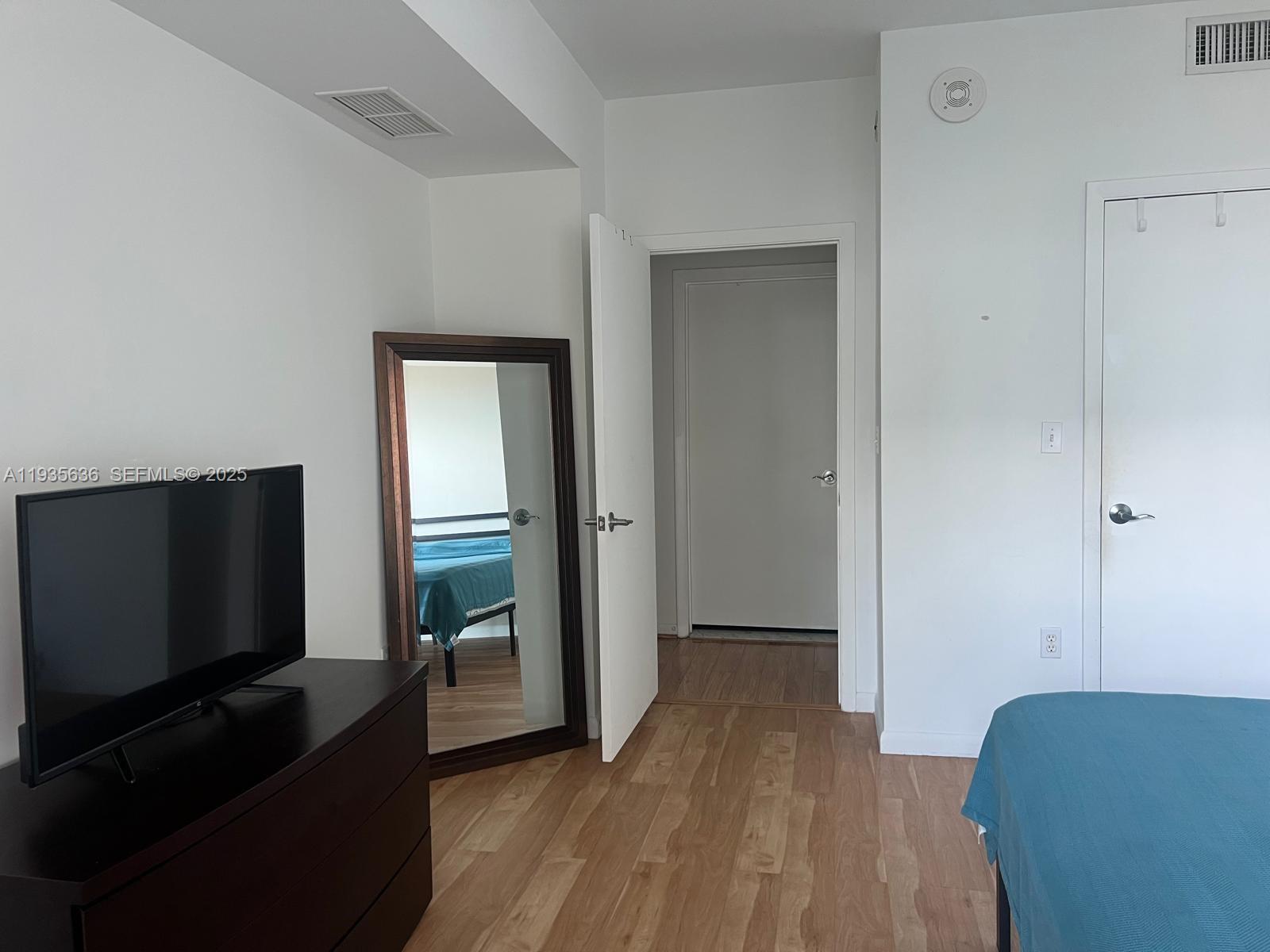 image Vizcayne North Condo12