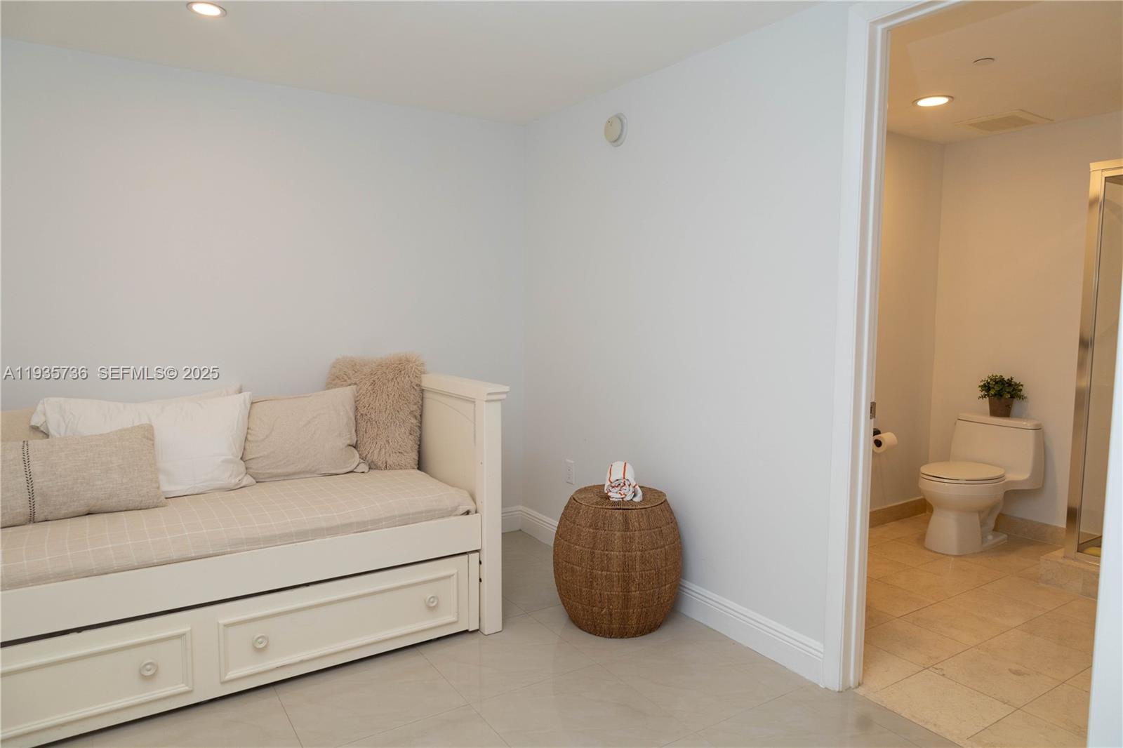 1800 S Ocean Dr #908 Hallandale Beach, FL 33009