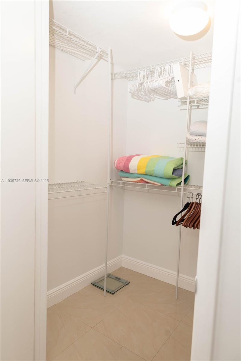 1800 S Ocean Dr #908 Hallandale Beach, FL 33009