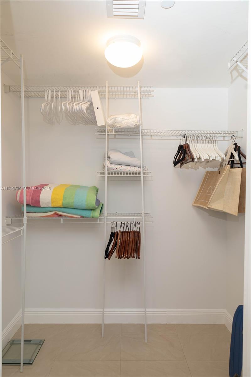 1800 S Ocean Dr #908 Hallandale Beach, FL 33009