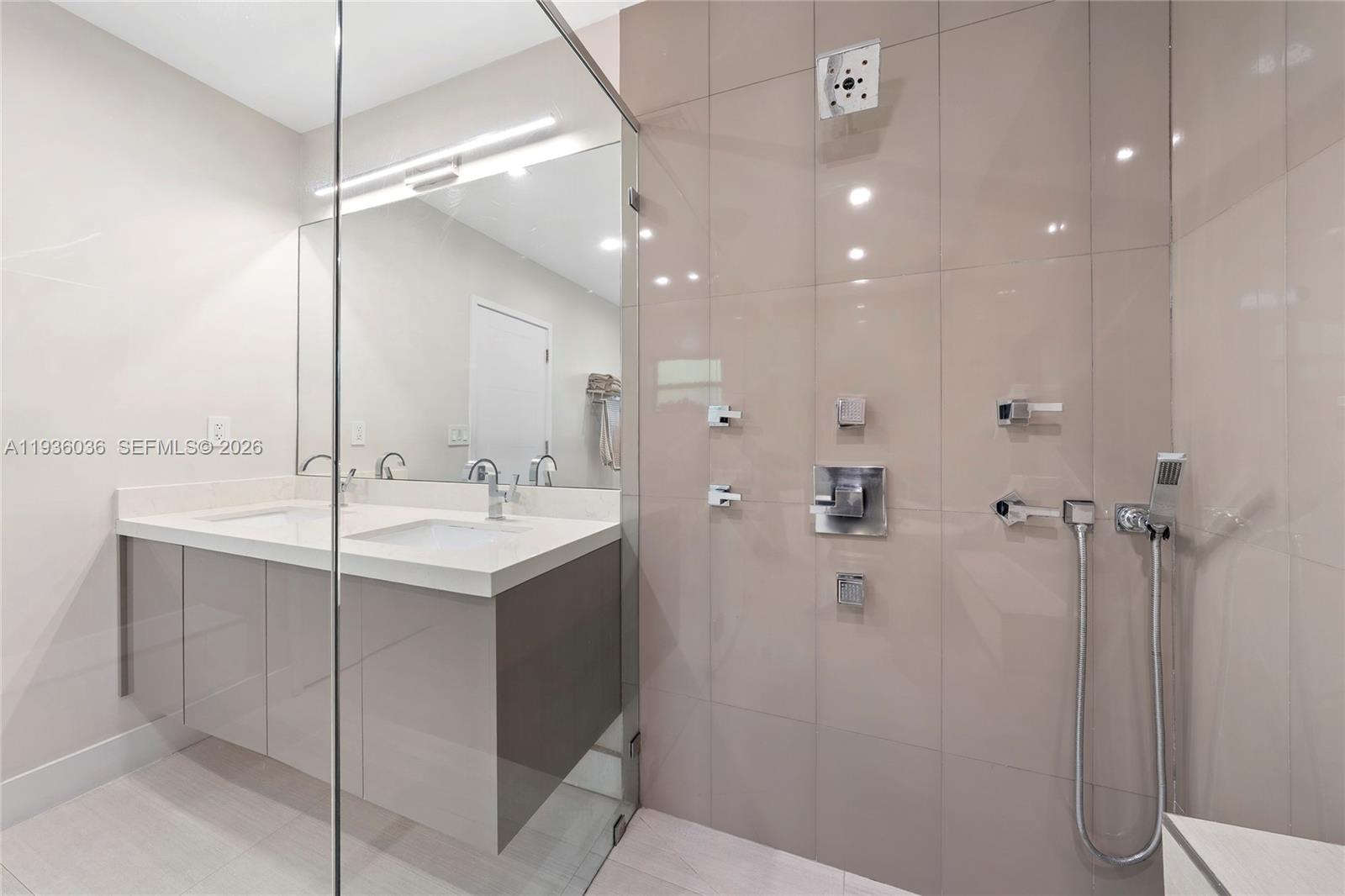 3141 N Bay Rd Miami Beach, FL 33140