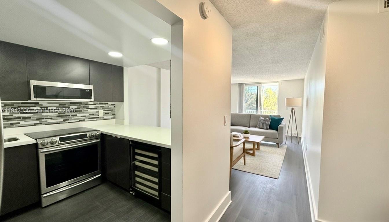 16950 W Dixie Hwy #330 North Miami Beach, FL 33160