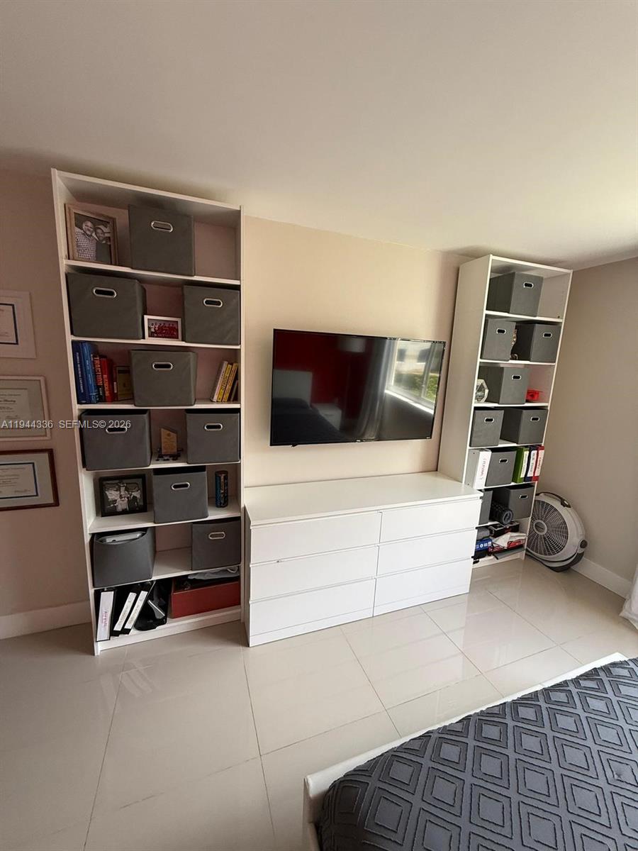 17890 W Dixie Hwy #210 North Miami Beach, FL 33160