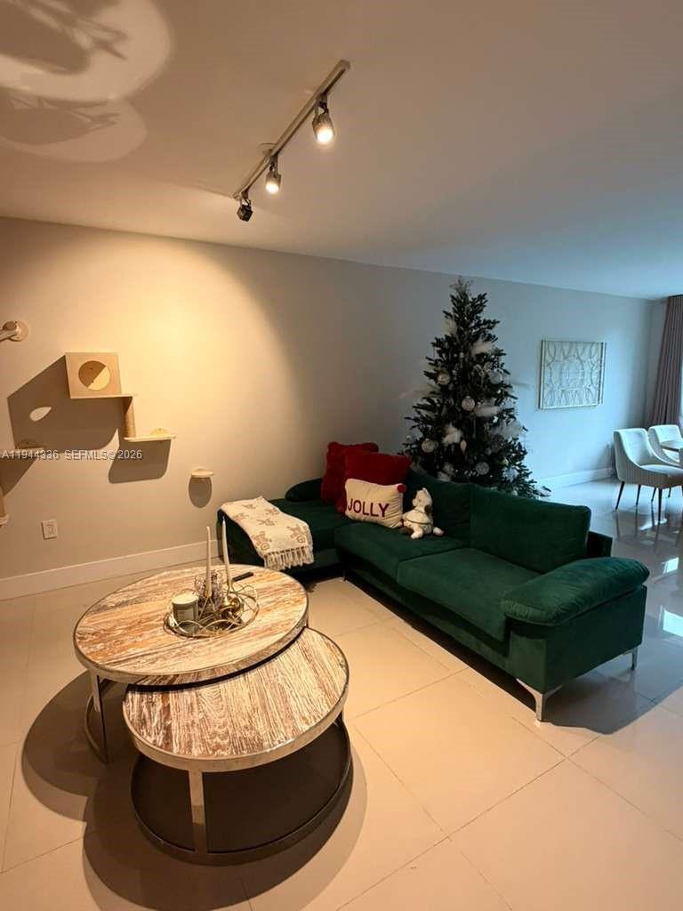 17890 W Dixie Hwy #210 North Miami Beach, FL 33160