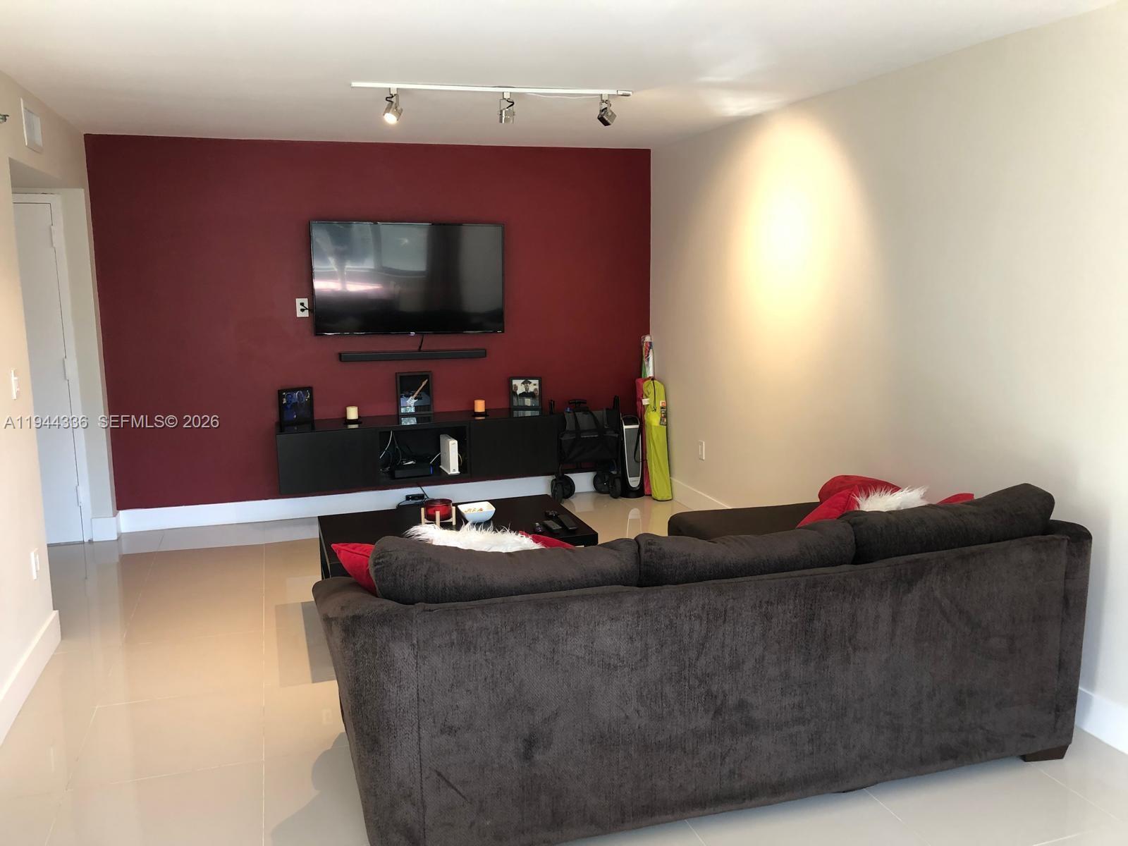 17890 W Dixie Hwy #210 North Miami Beach, FL 33160