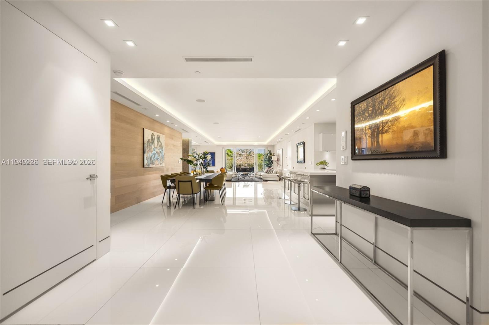 3535 Hiawatha Ave #305