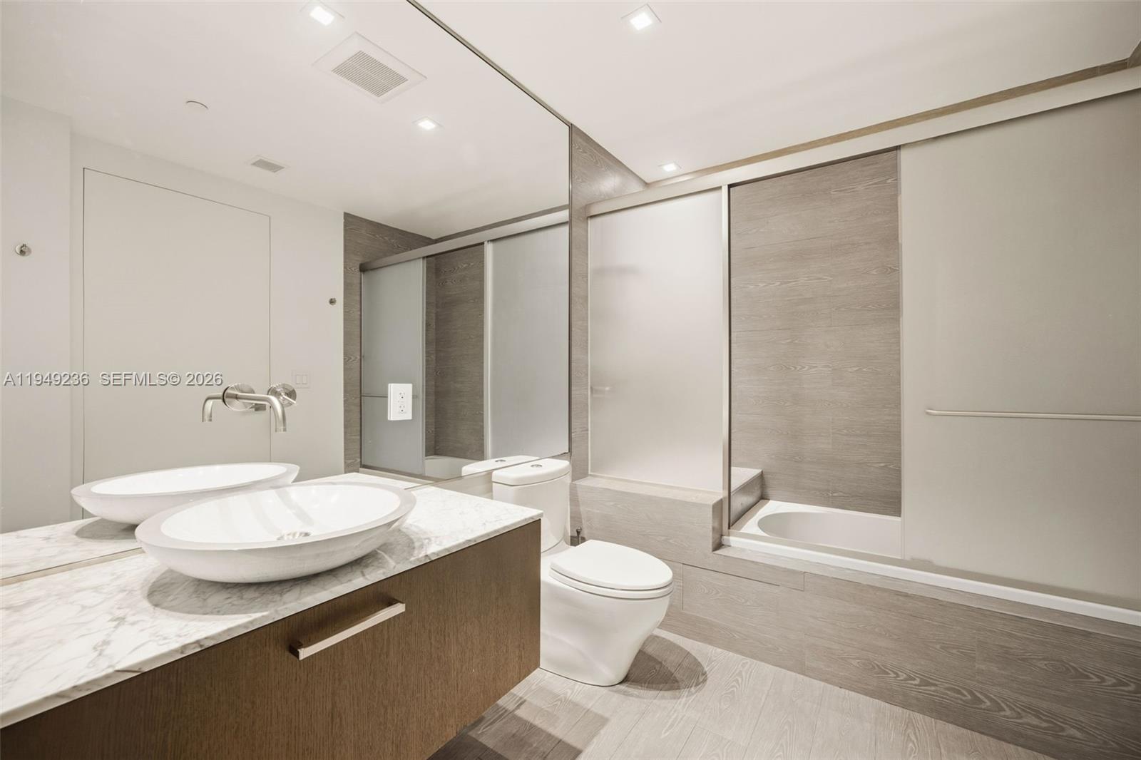 3535 Hiawatha Ave #305 Coconut Grove, FL 33133