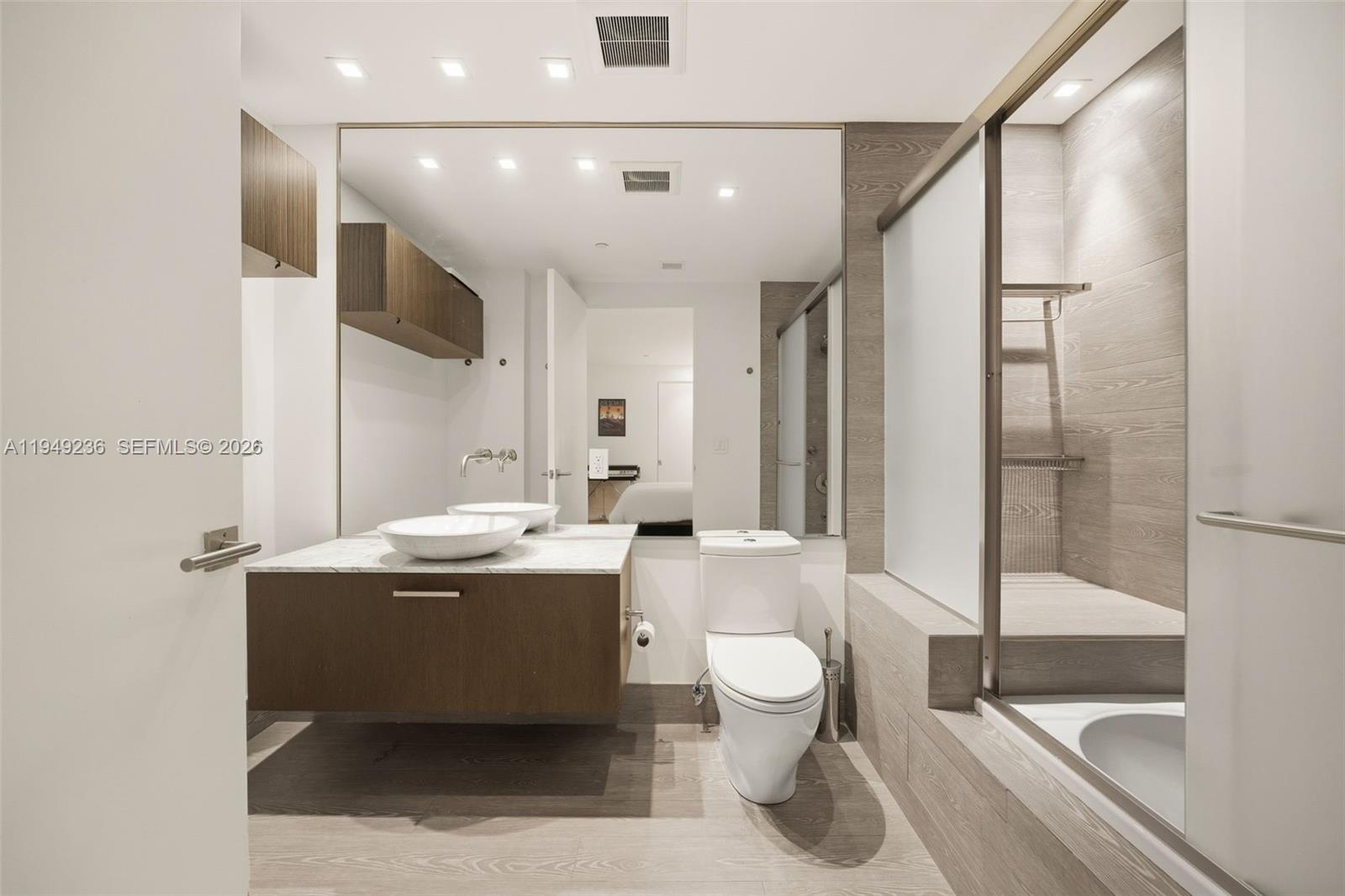 3535 Hiawatha Ave #305 Coconut Grove, FL 33133