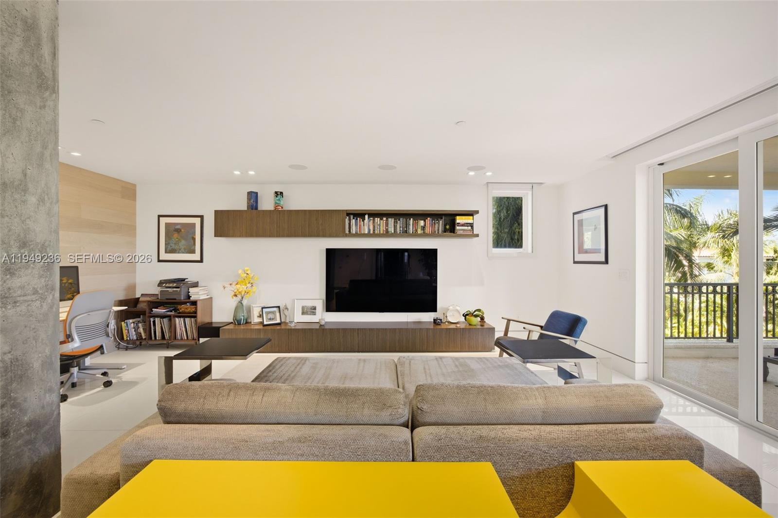 3535 Hiawatha Ave #305 Coconut Grove, FL 33133