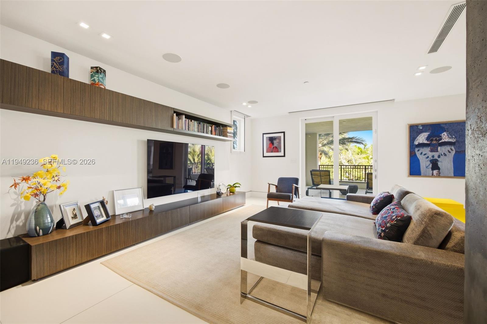 3535 Hiawatha Ave #305 Coconut Grove, FL 33133