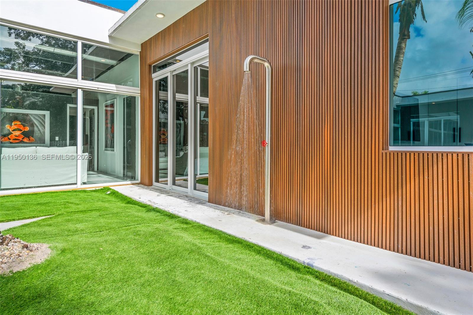 1000 NE 89th St Miami, FL 33138