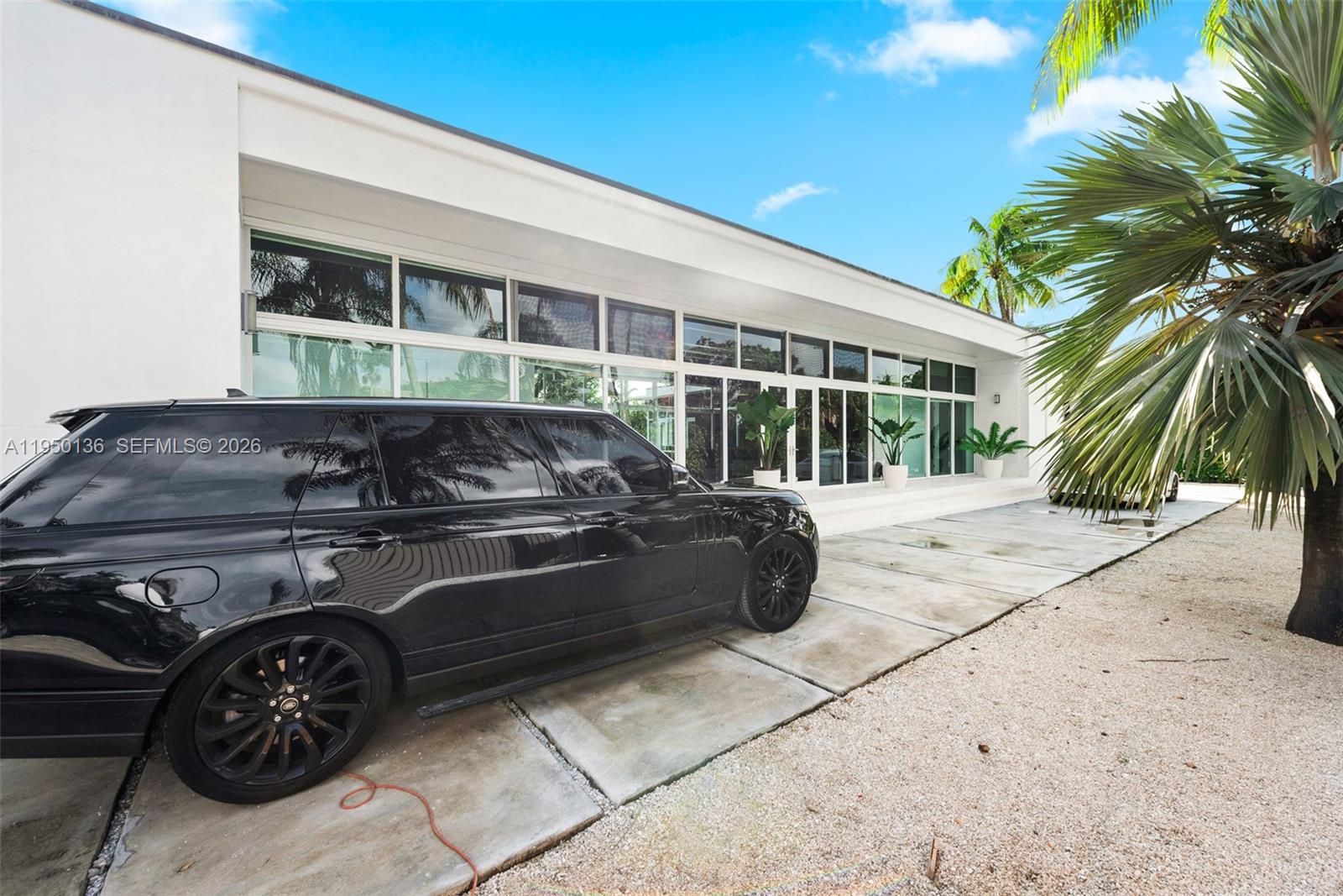 1000 NE 89th St Miami, FL 33138