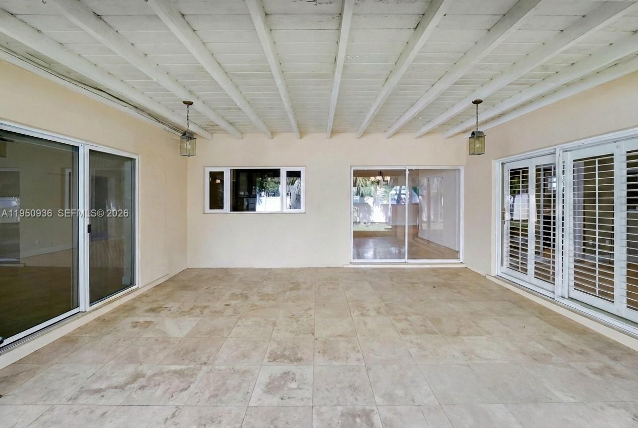 6931 Loch Ness Dr Miami Lakes, FL 33014