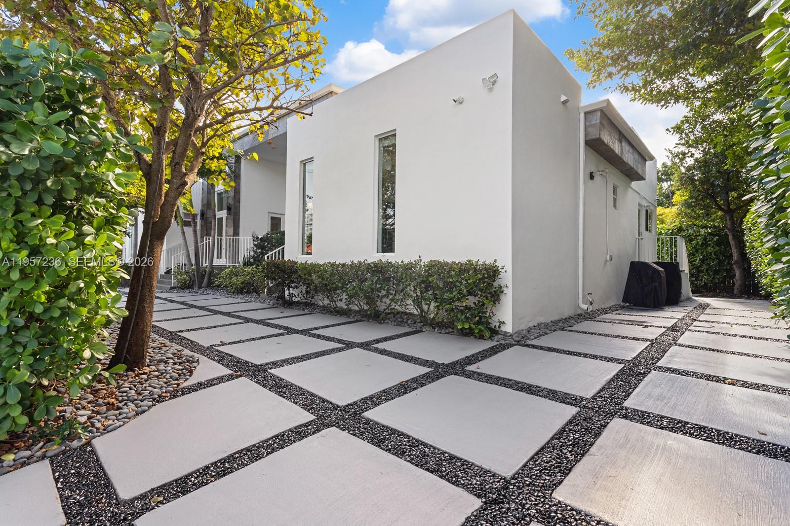 400 90th St Surfside, FL 33154