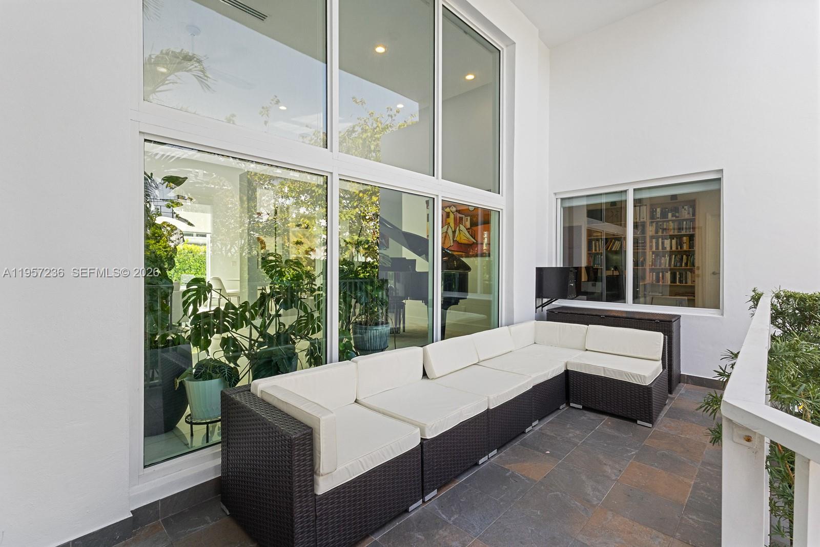 400 90th St Surfside, FL 33154