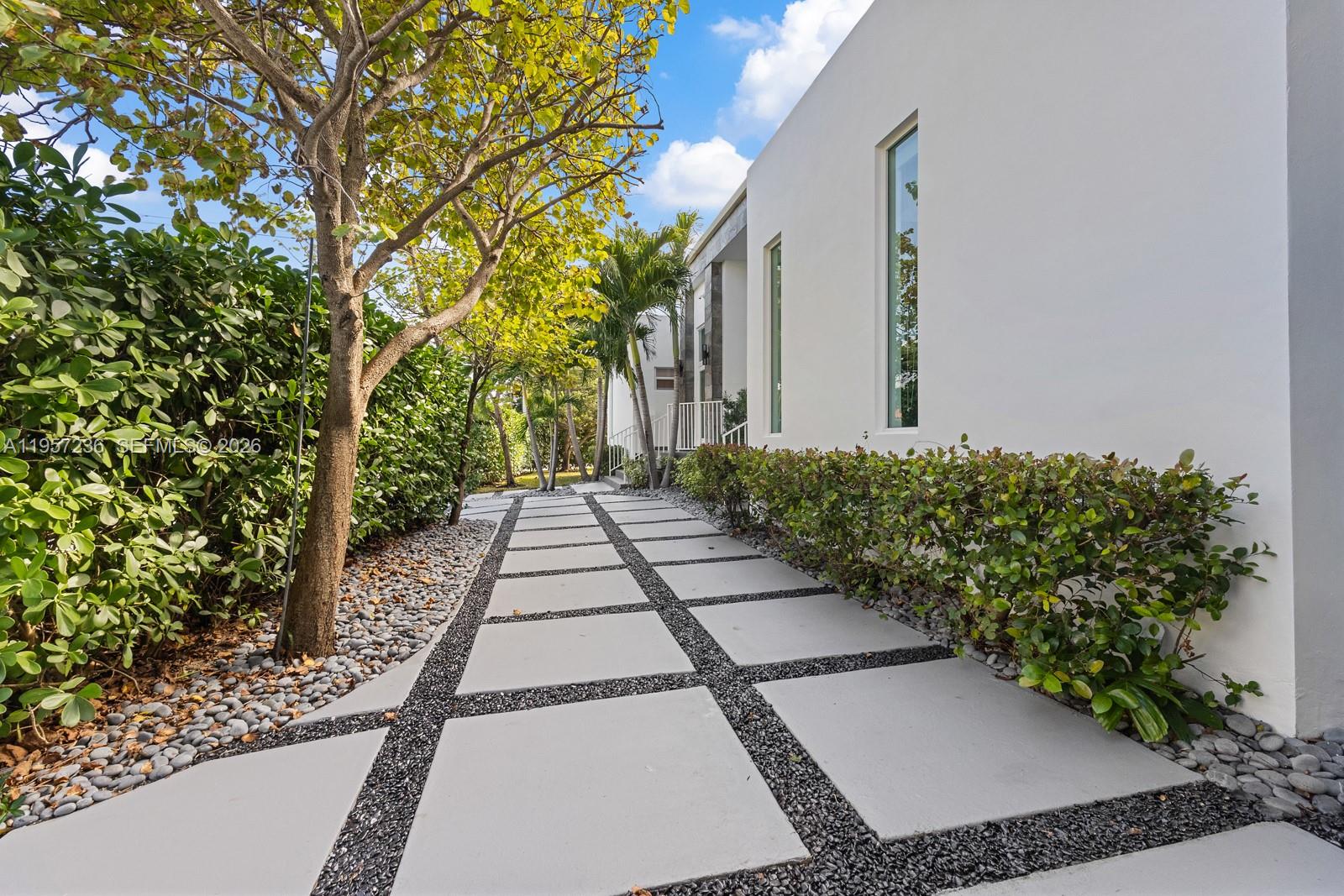 400 90th St Surfside, FL 33154