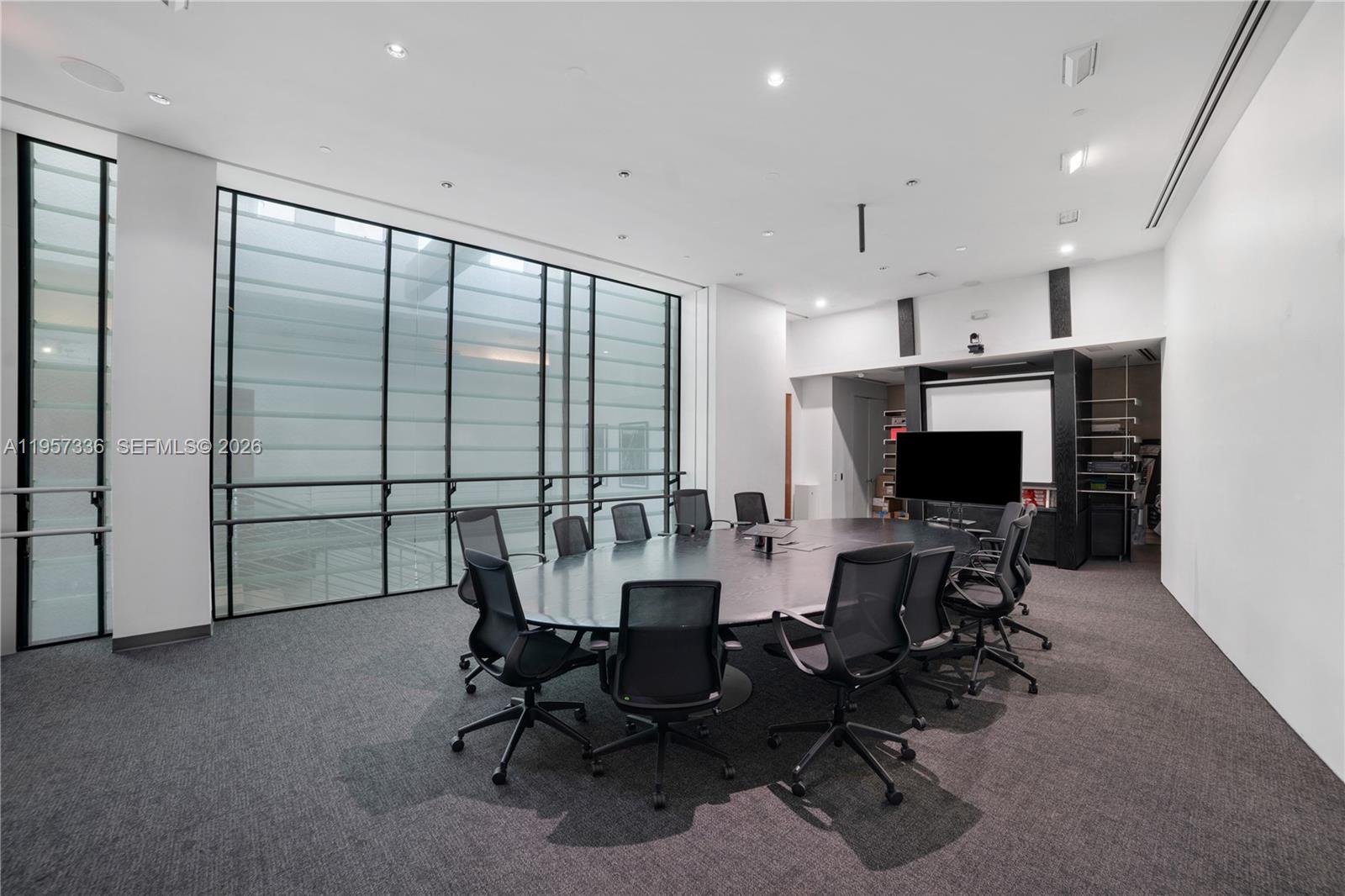 605 Lincoln Rd #PH Miami Beach, FL 33139