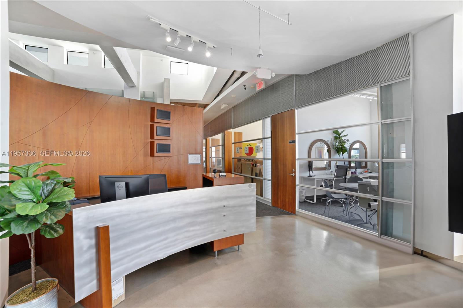 605 Lincoln Rd #PH Miami Beach, FL 33139