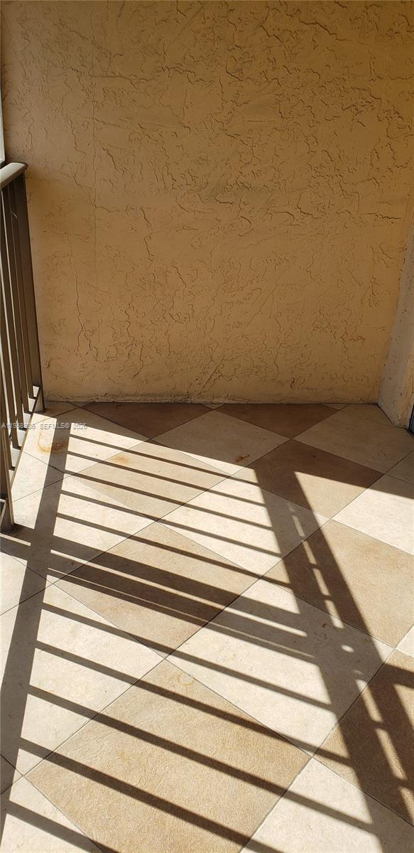 851 Three Iss Blvd #502 Hallandale Beach, FL 33009