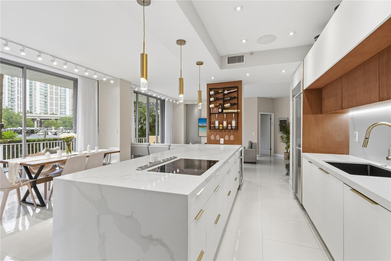 3500 Mystic Pointe Dr #104