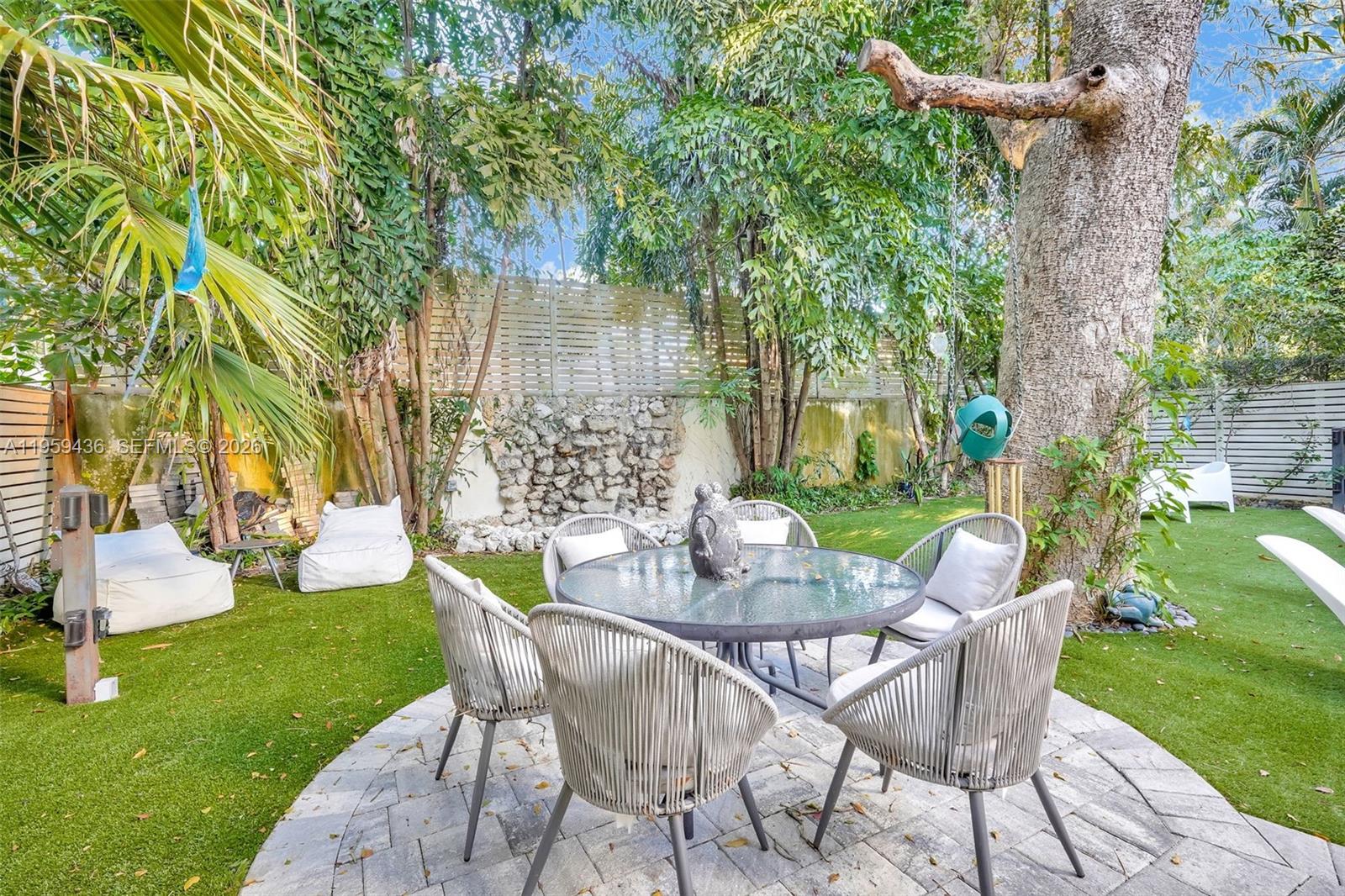 3675 Loquat Ave Miami, FL 33133