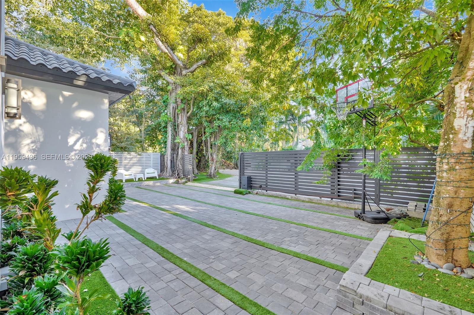 3675 Loquat Ave Miami, FL 33133