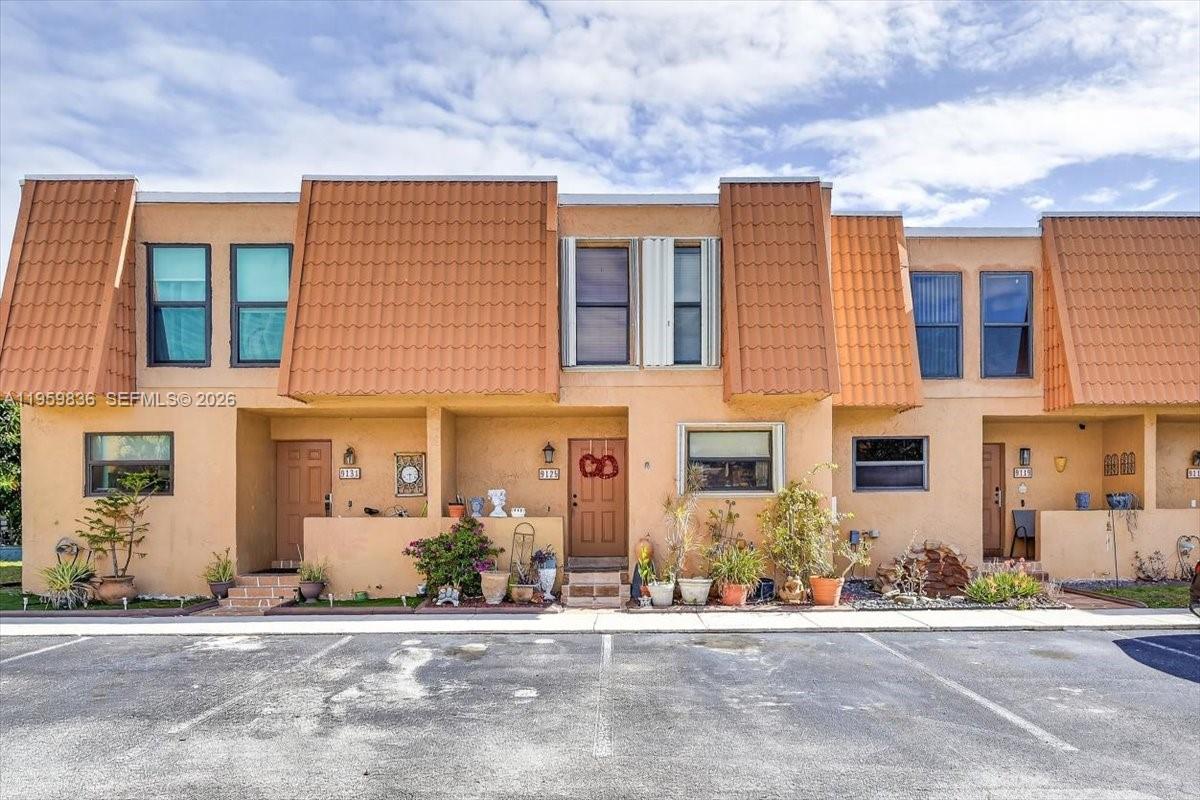 9125 Limetree Ln #168