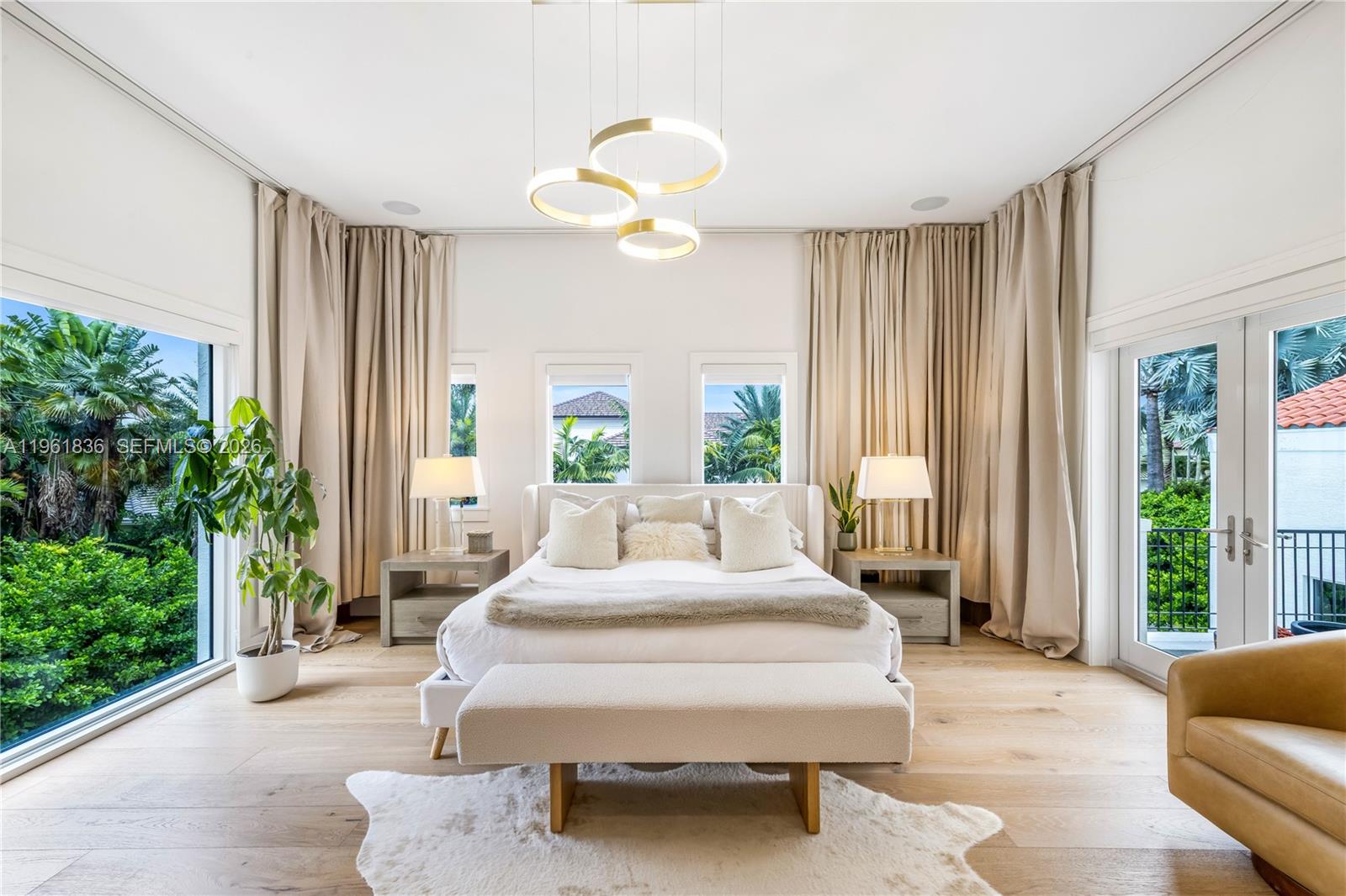 279 Galeon Ct Coral Gables, FL 33143