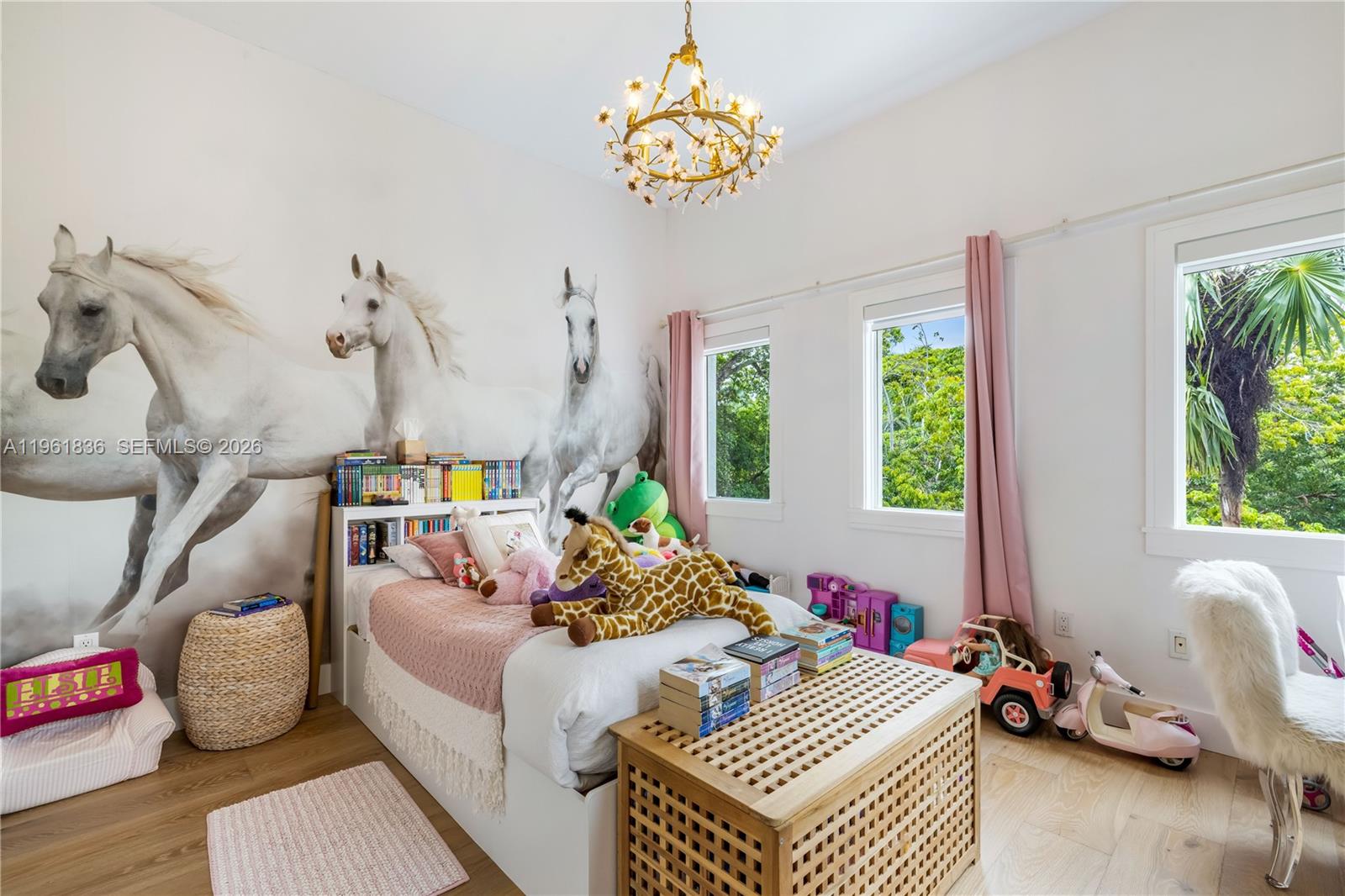 279 Galeon Ct Coral Gables, FL 33143