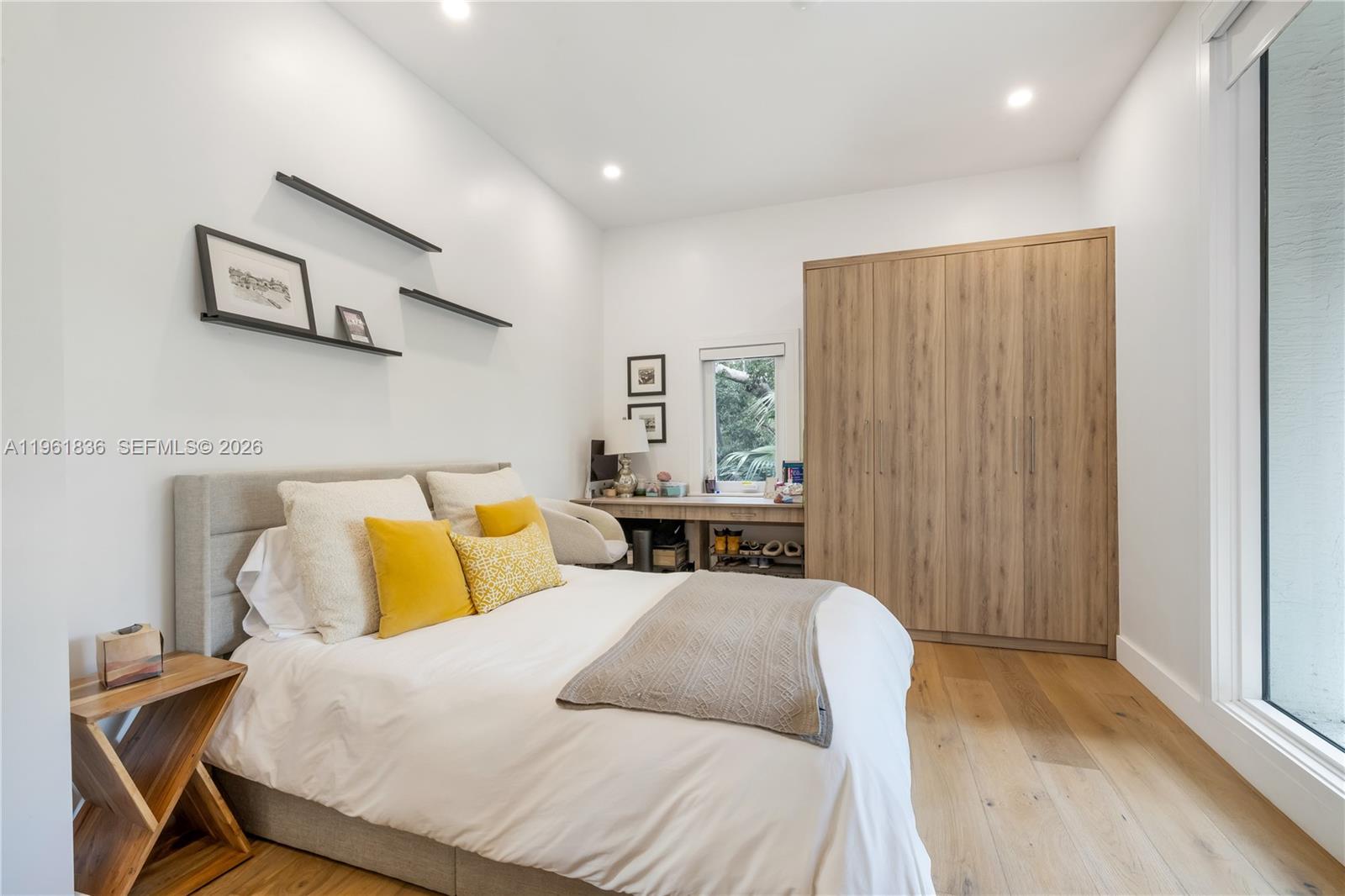 279 Galeon Ct Coral Gables, FL 33143