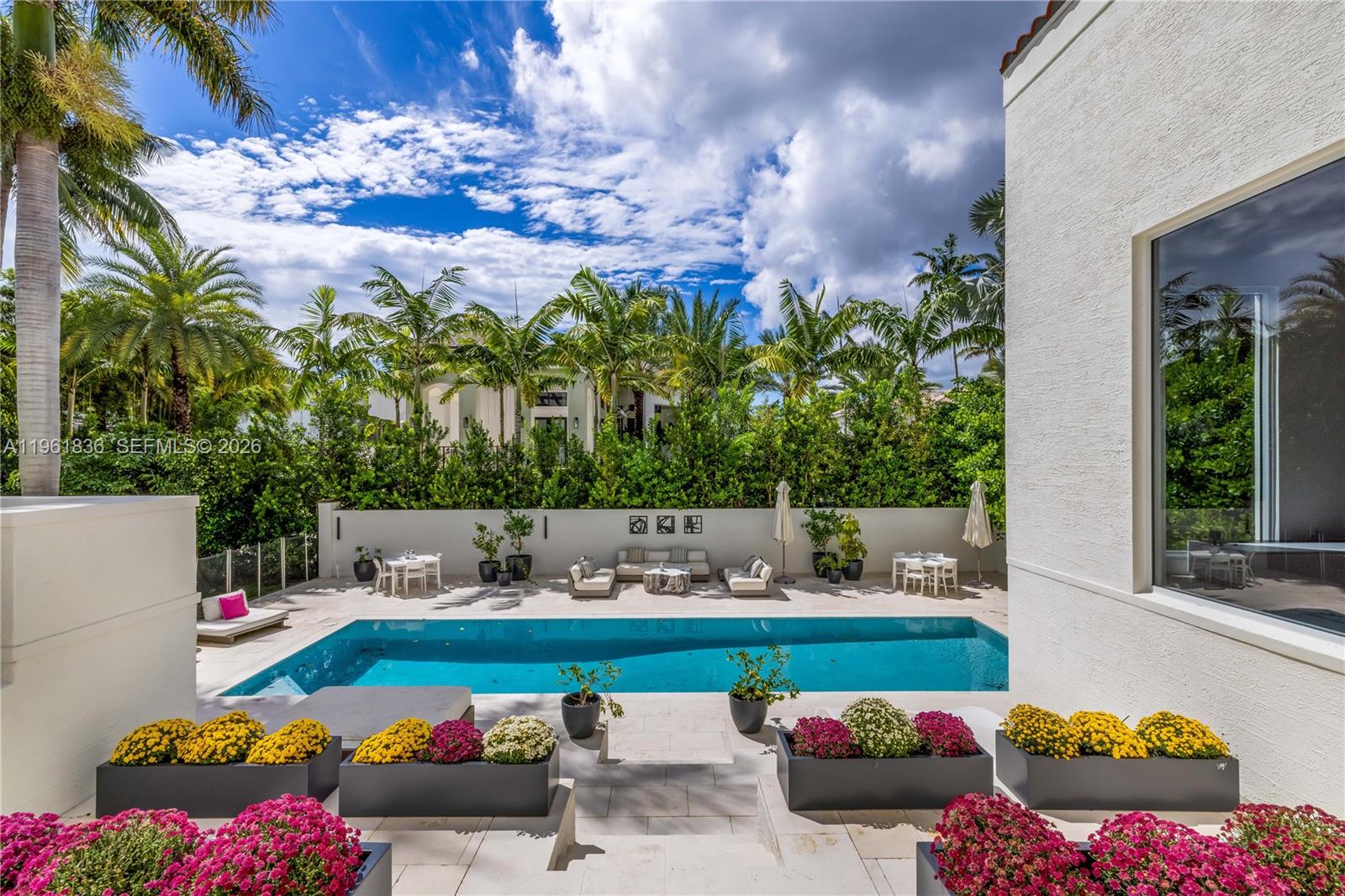 279 Galeon Ct Coral Gables, FL 33143