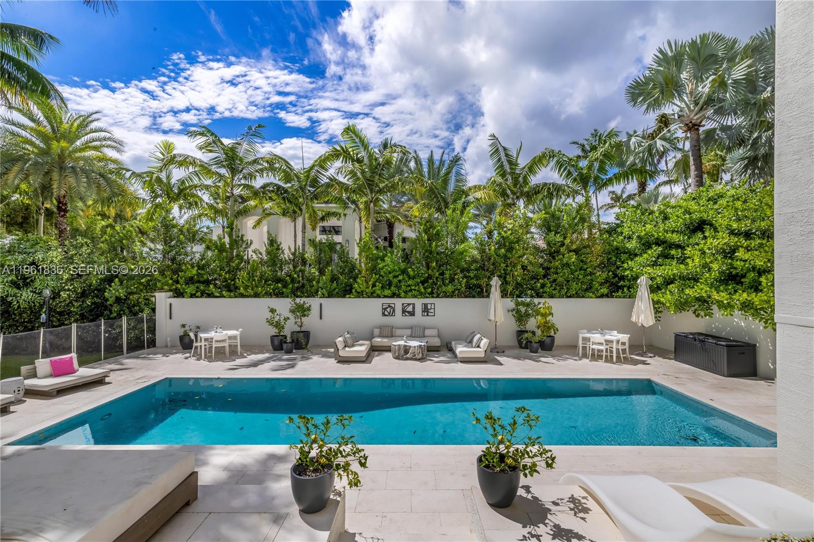 279 Galeon Ct Coral Gables, FL 33143