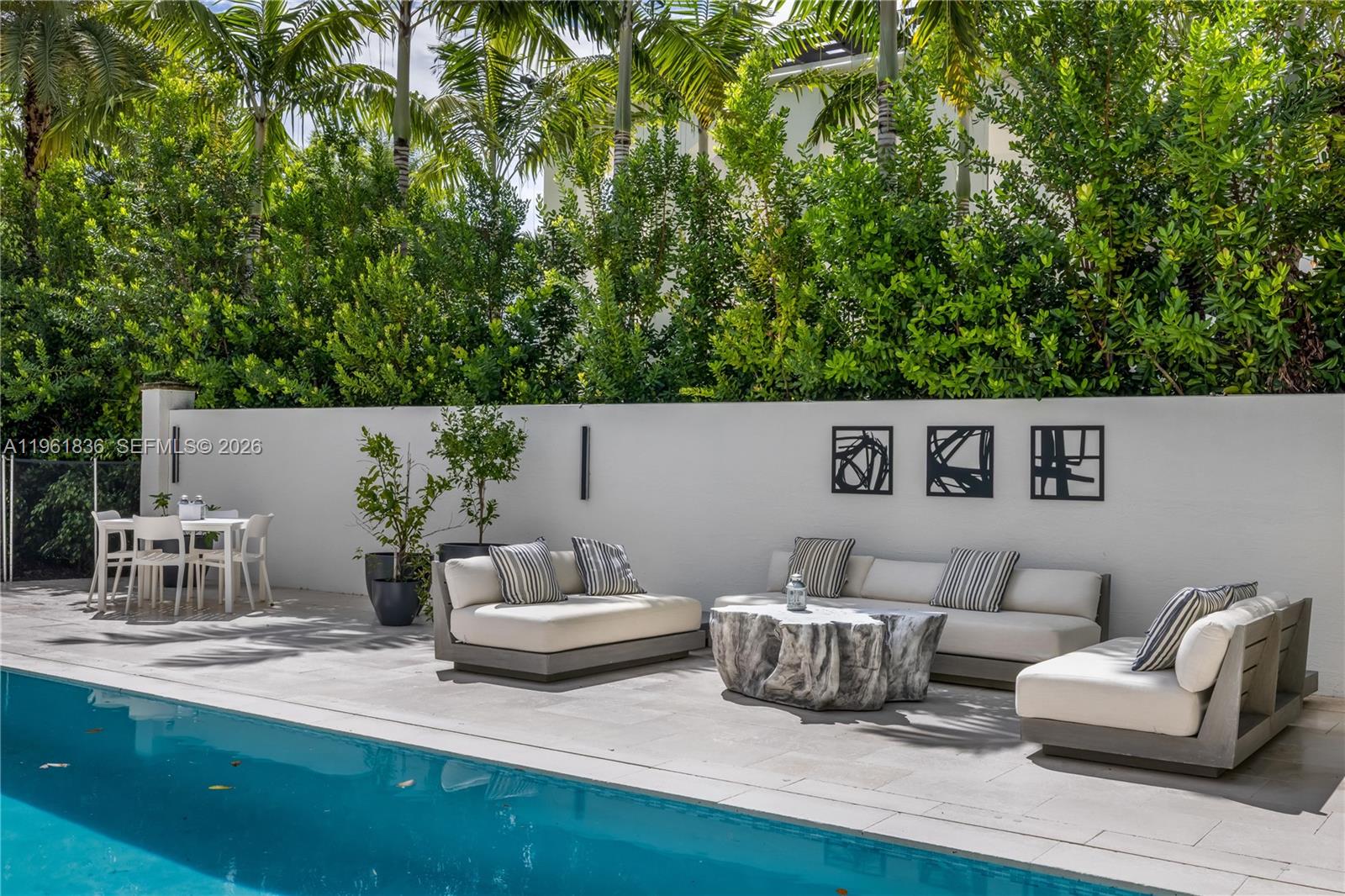 279 Galeon Ct Coral Gables, FL 33143