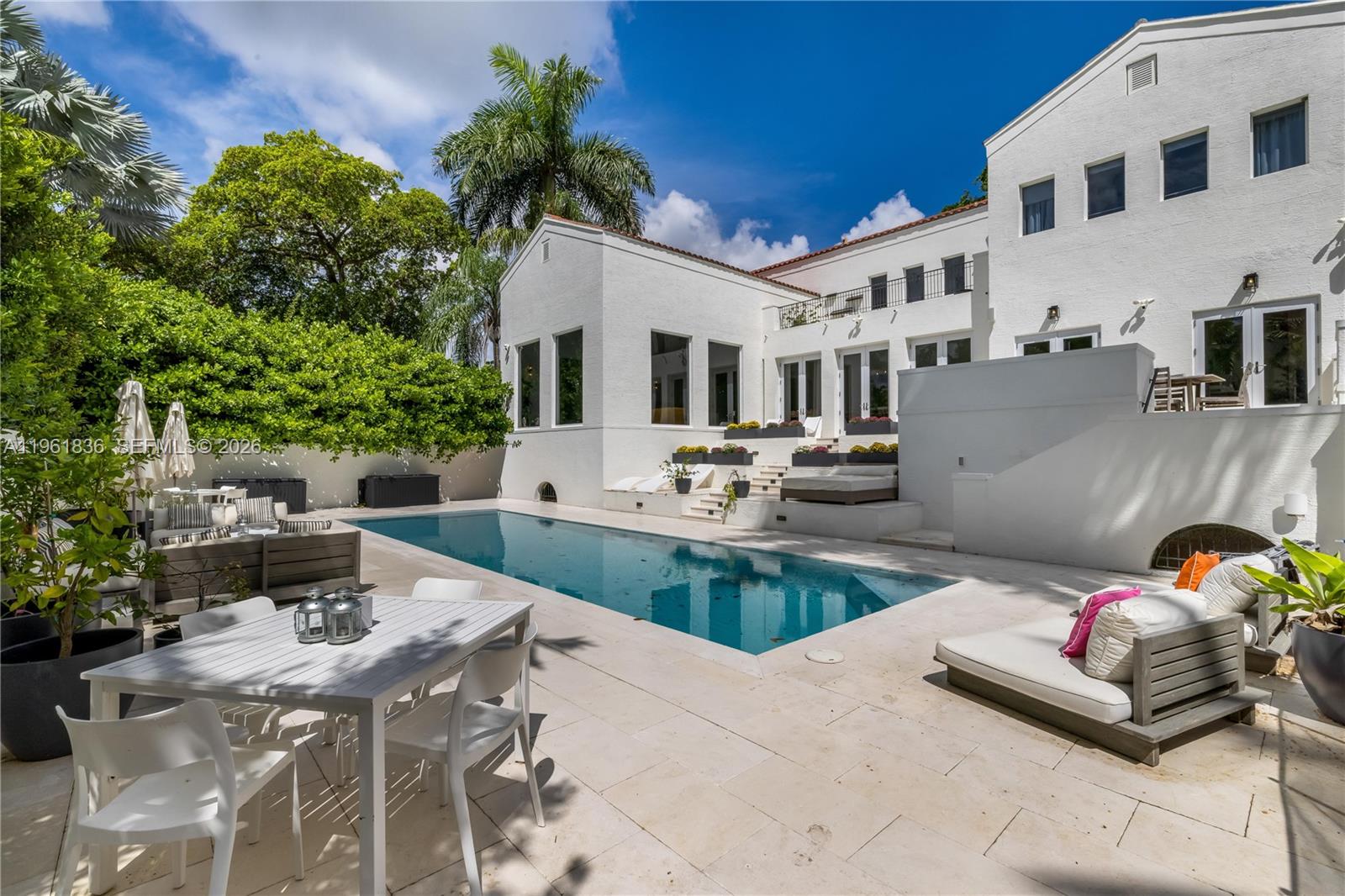 279 Galeon Ct Coral Gables, FL 33143