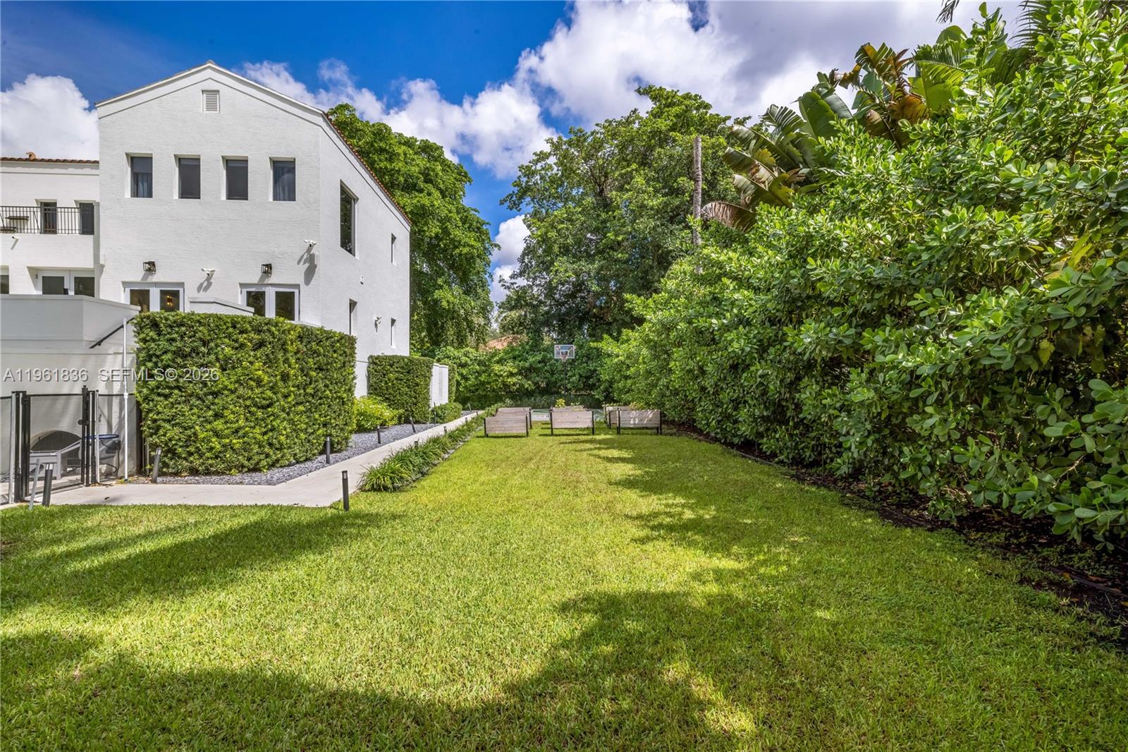 279 Galeon Ct Coral Gables, FL 33143