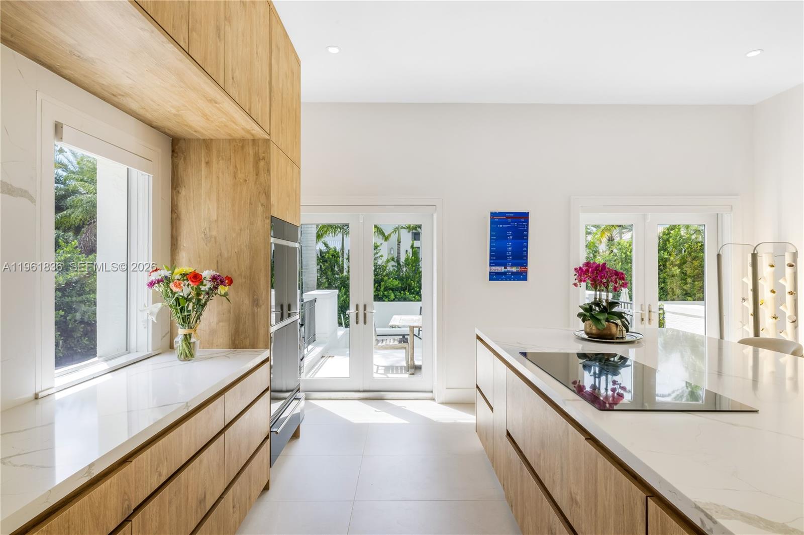 279 Galeon Ct Coral Gables, FL 33143