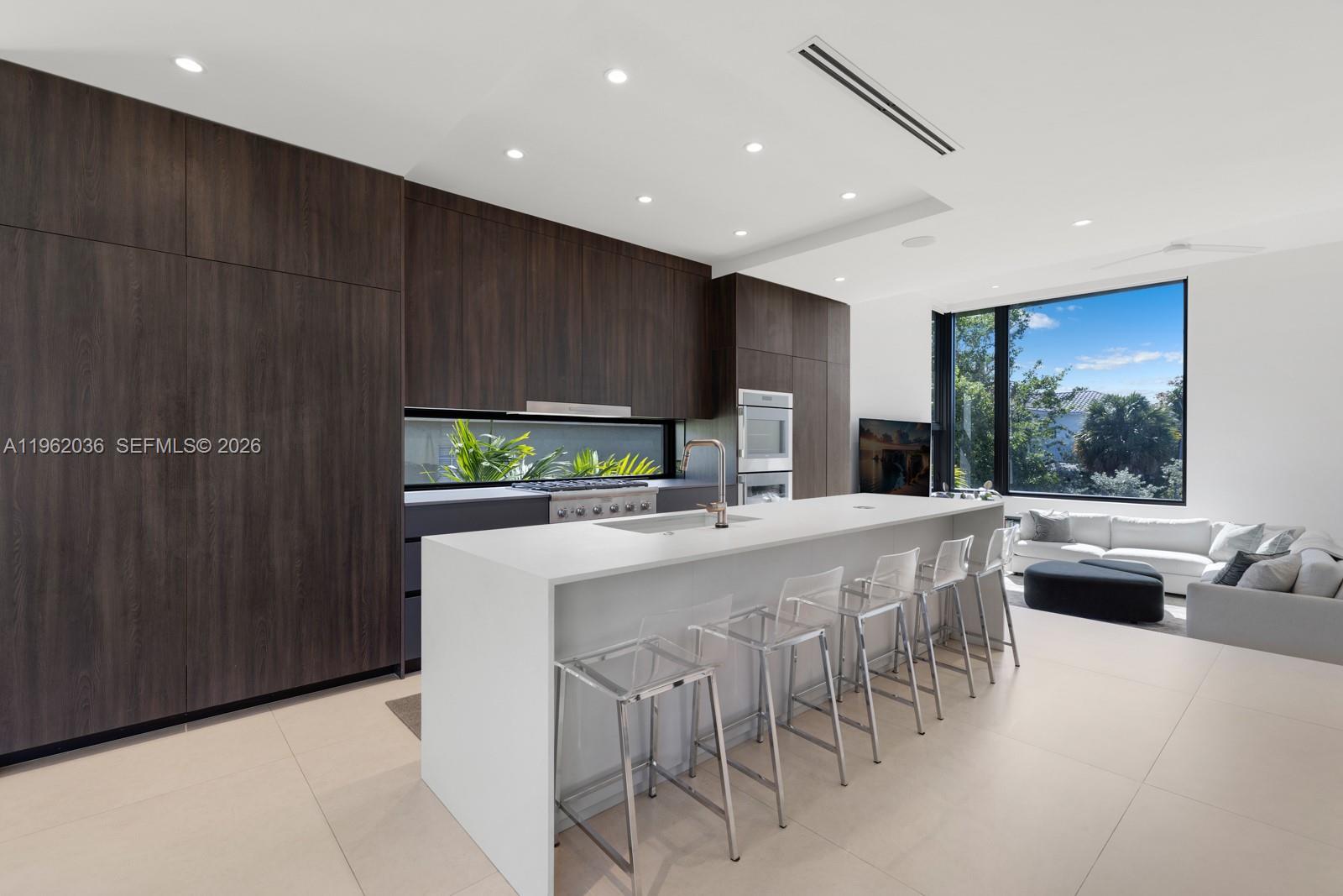 621 W 44th St Miami Beach, FL 33140