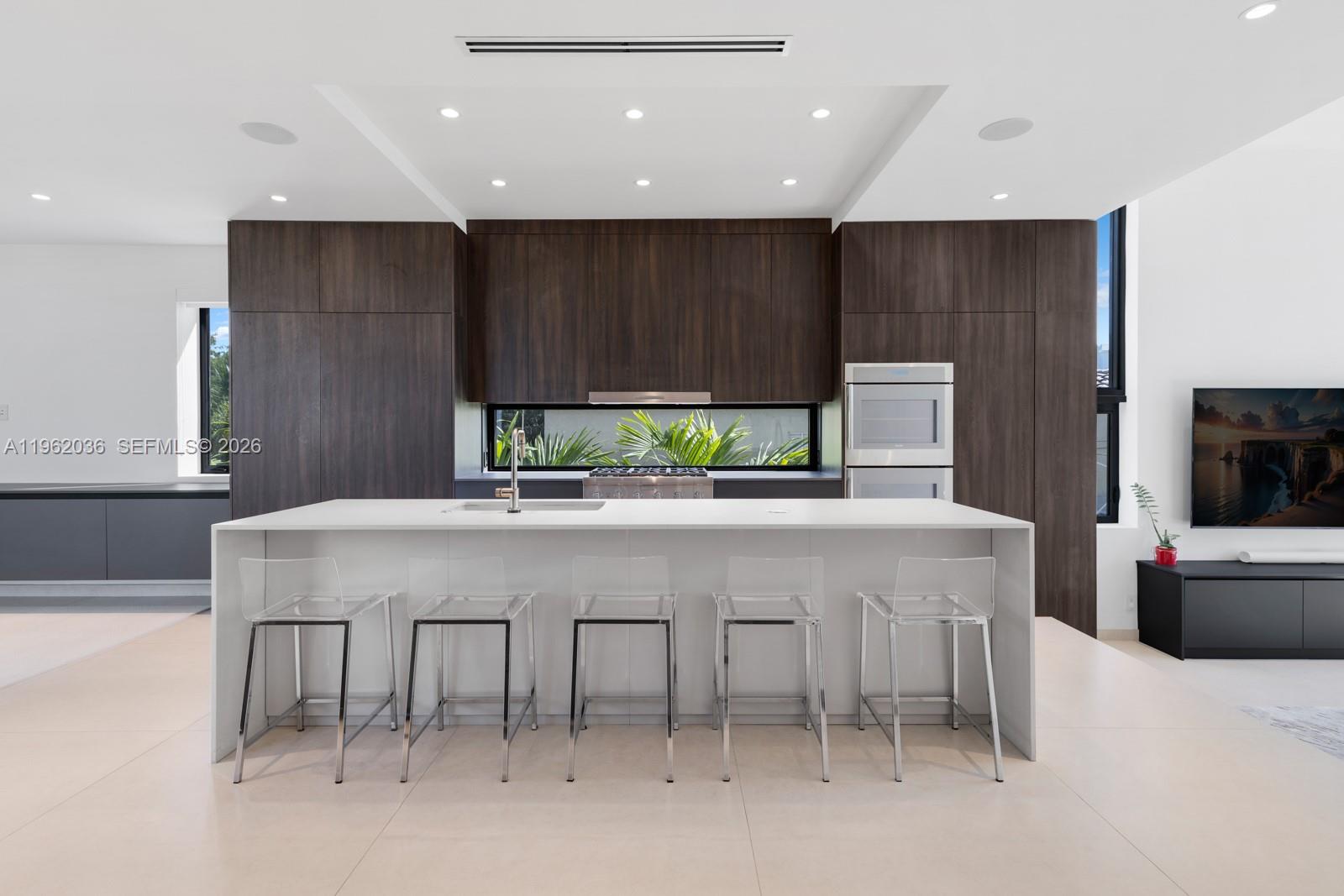 621 W 44th St Miami Beach, FL 33140