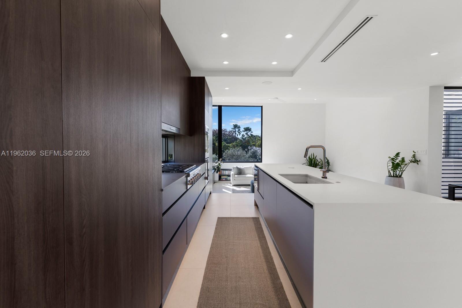 621 W 44th St Miami Beach, FL 33140