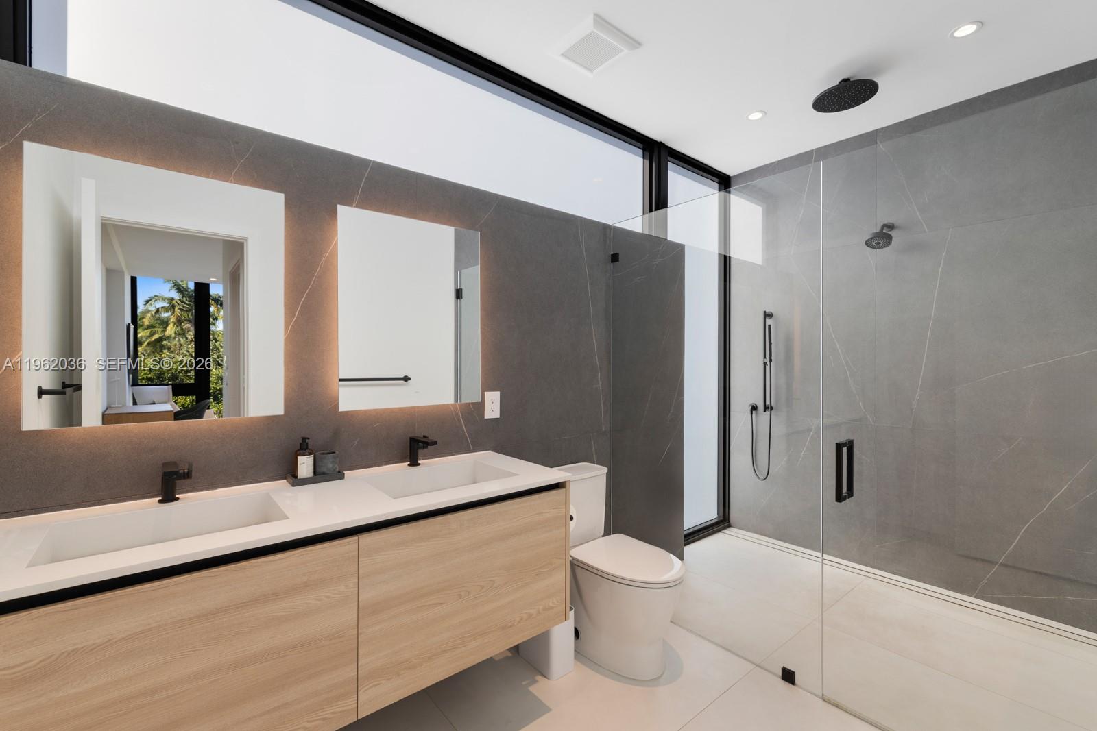 621 W 44th St Miami Beach, FL 33140