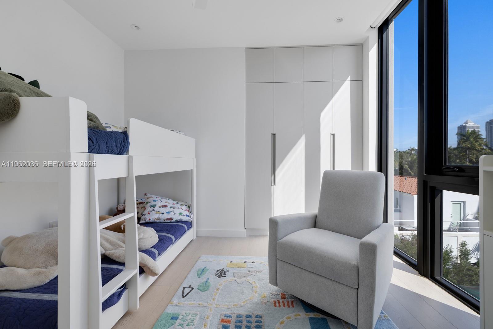 621 W 44th St Miami Beach, FL 33140