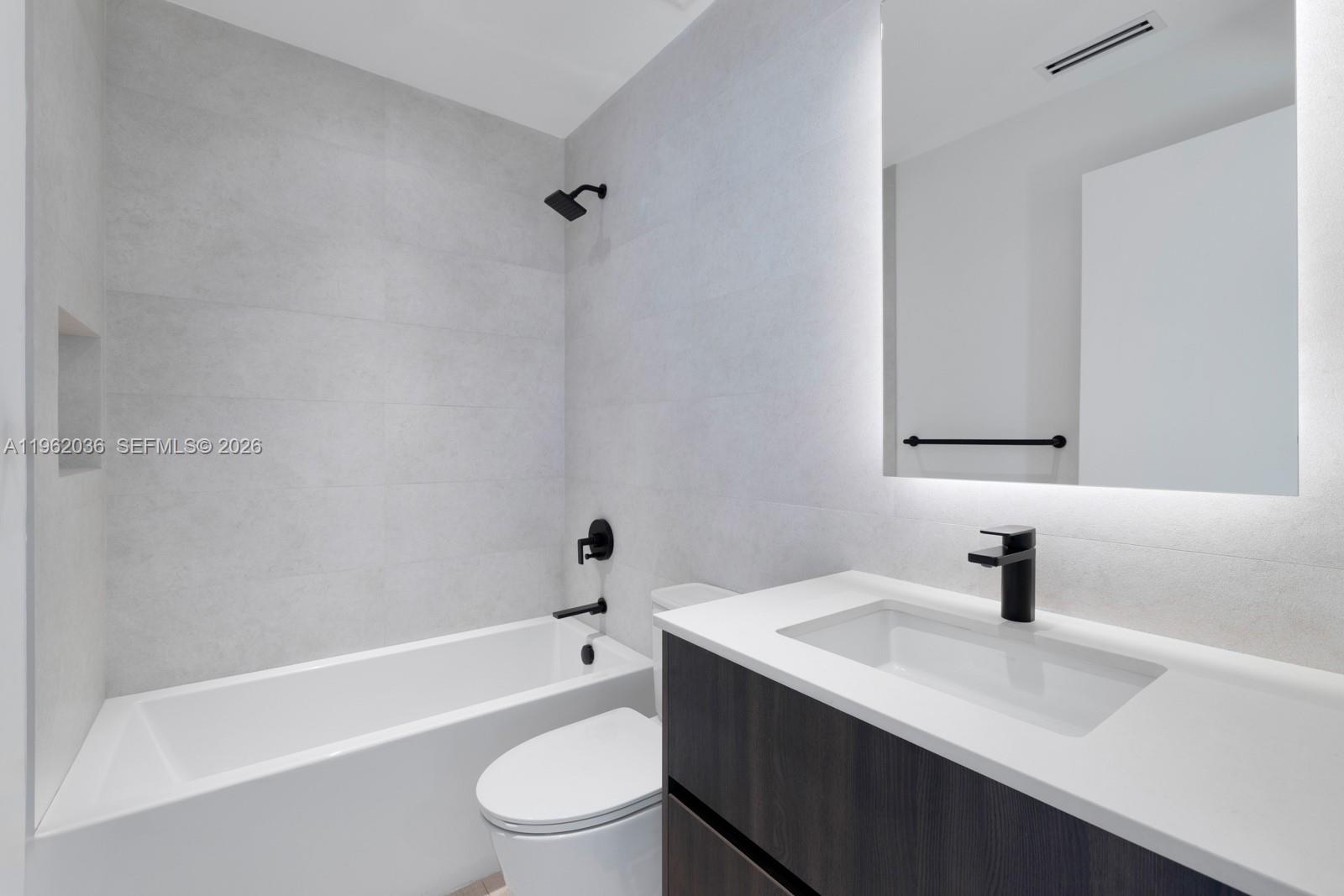 621 W 44th St Miami Beach, FL 33140