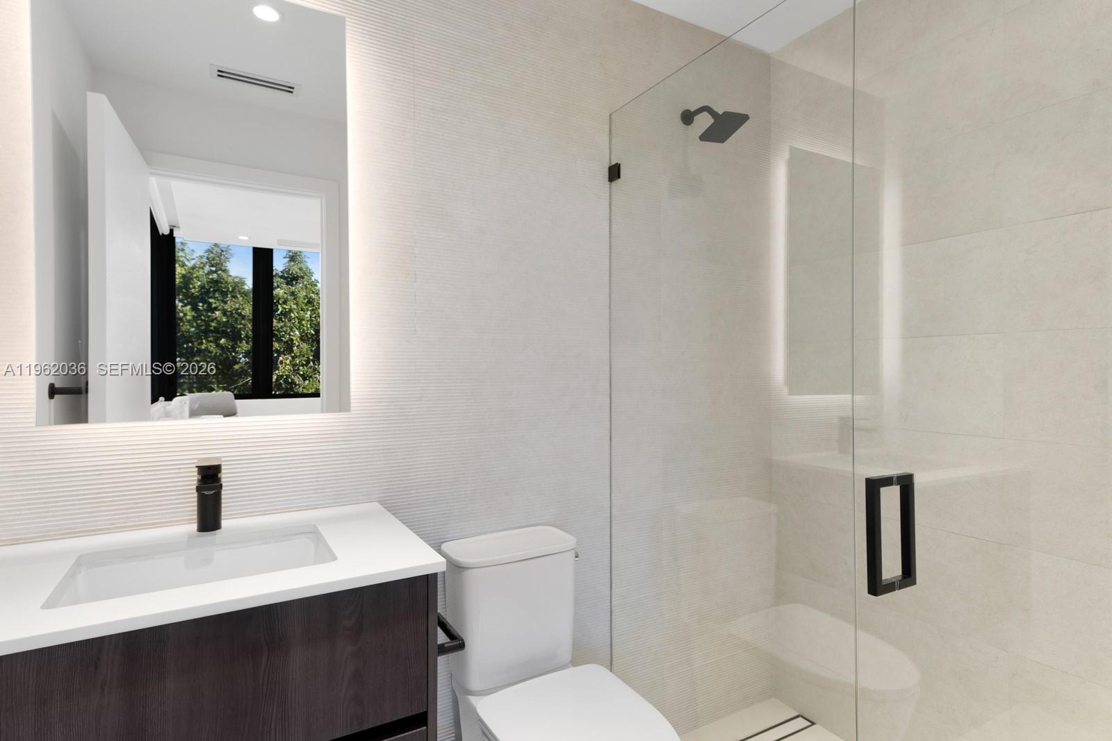 621 W 44th St Miami Beach, FL 33140