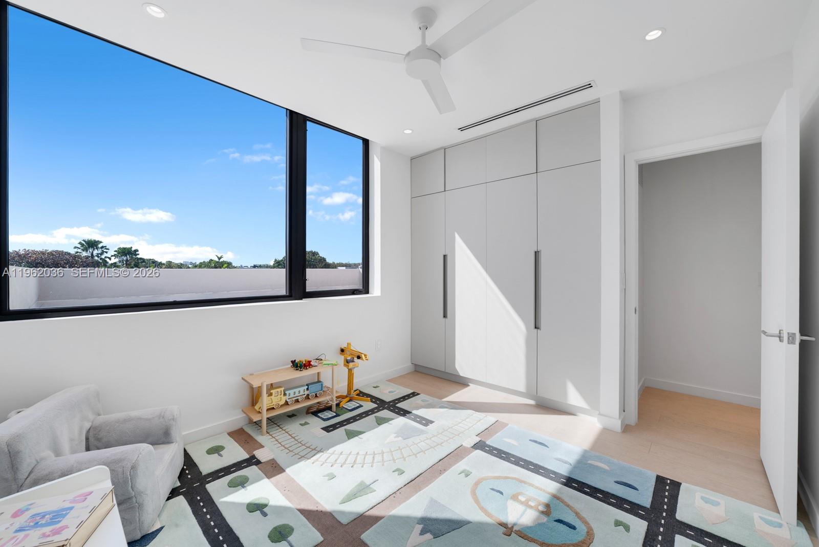 621 W 44th St Miami Beach, FL 33140