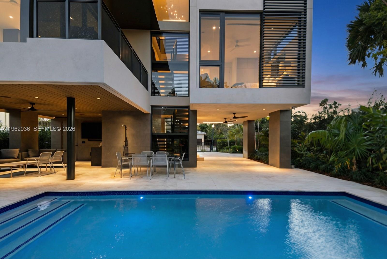 621 W 44th St Miami Beach, FL 33140