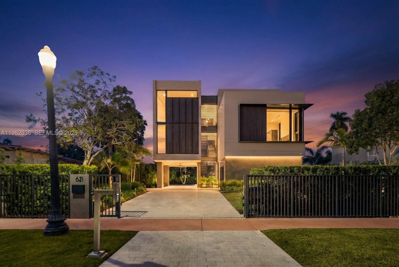 621 W 44th St Miami Beach, FL 33140