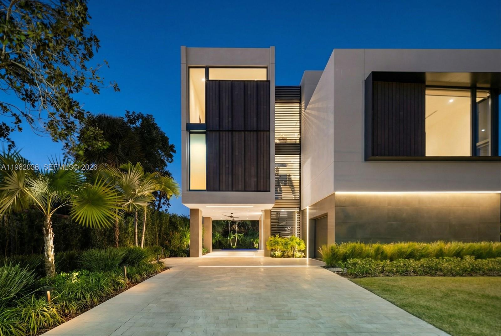 621 W 44th St Miami Beach, FL 33140