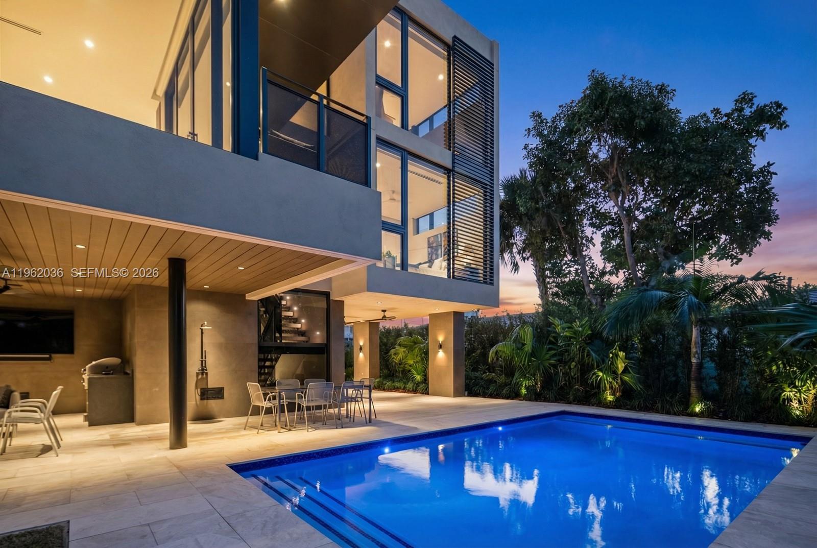 621 W 44th St Miami Beach, FL 33140