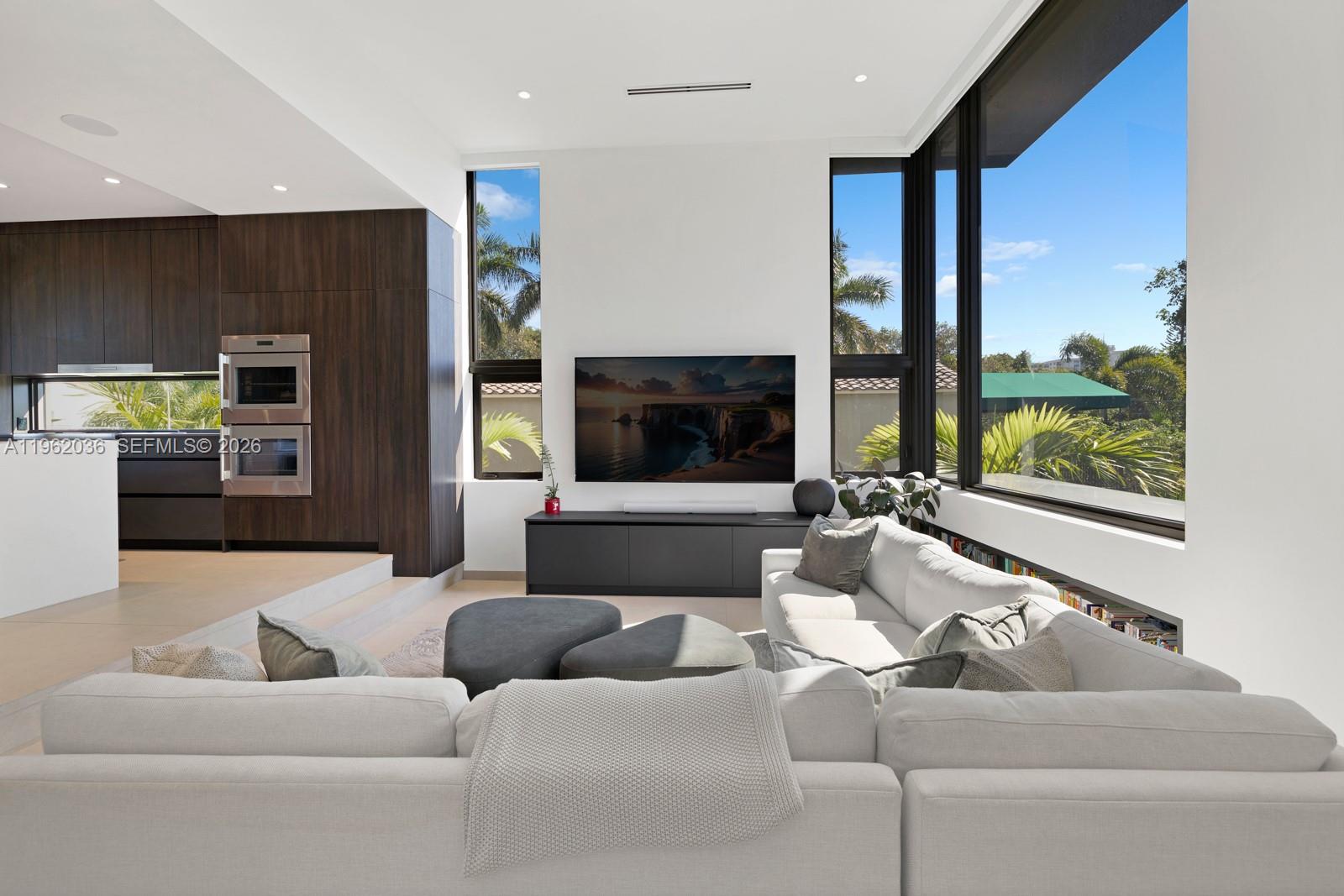 621 W 44th St Miami Beach, FL 33140