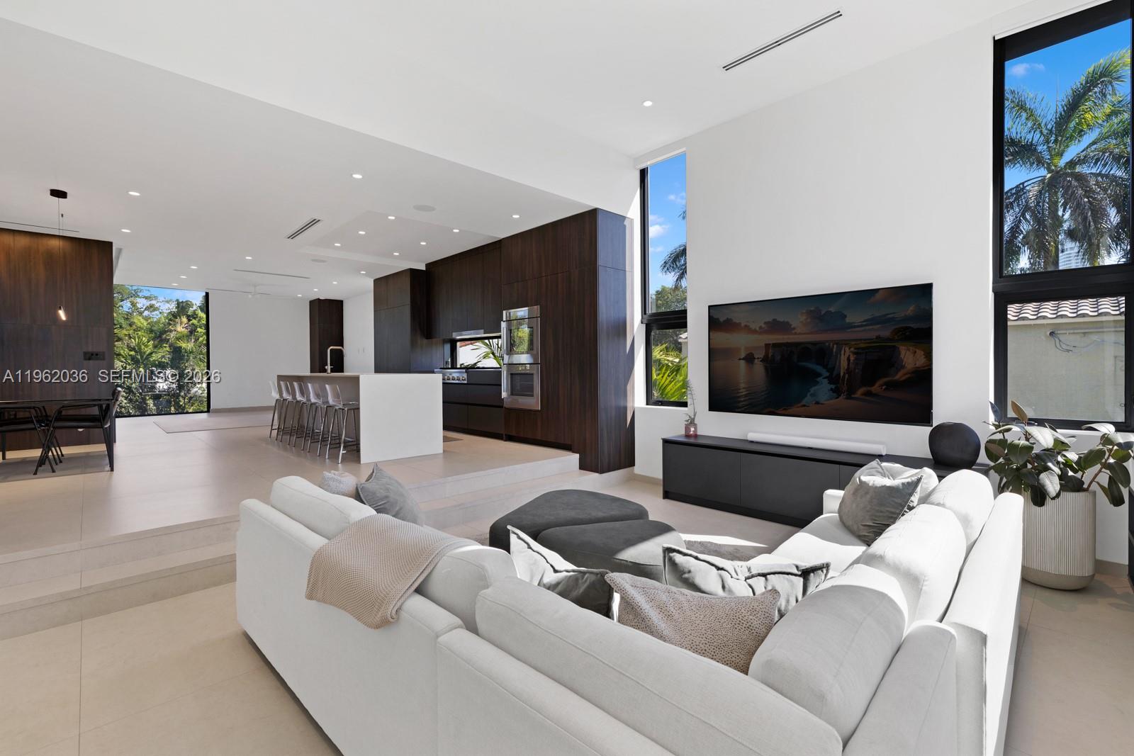 621 W 44th St Miami Beach, FL 33140